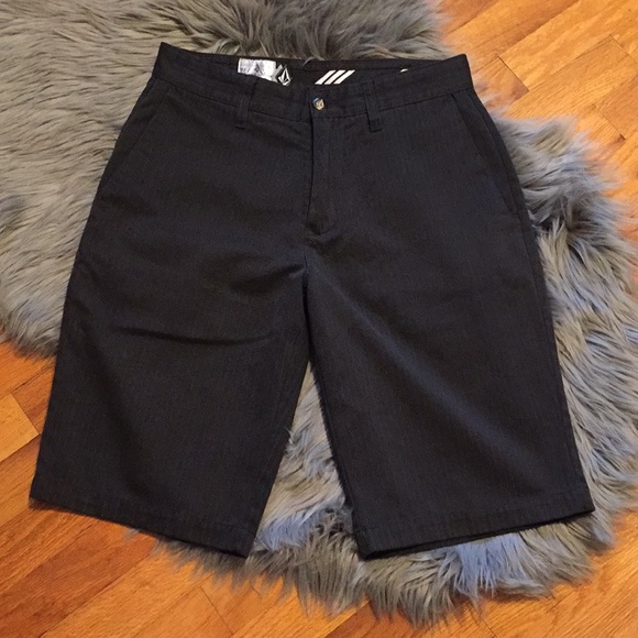 Volcom shorts - Picture 2 of 6